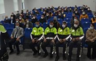 Ambulans şoförlerine trafik eğitimi verildi