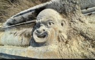 Kastabala'da komedi ve dram oyunlarını betimleyen kabartma masklar bulundu