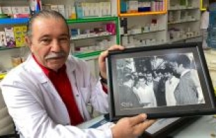 Milletvekili Kaya'ya ziyaret ettiği eczanede adını taşıdığı dedesi sürprizi!