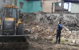 Osmaniye'de 36 metruk bina yıkıldı
