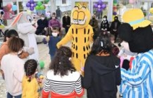 Vali Yılmaz ve ailesi, koruma altındaki çocukları Valilik Konutunda misafir etti