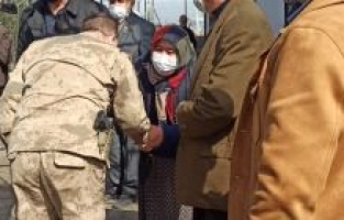 Jandarma Komutanı Zafer Tombul'dan evi yanan şehit ailesine ziyaret