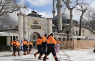 Eyüpsultan gül suyuyla yıkandı, Ramazan'a hazır!