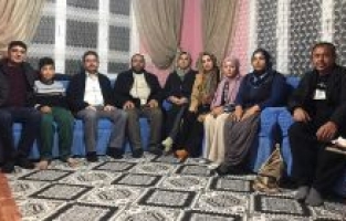 Fedakâr öğretmenler ev ev geziyor