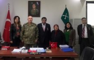 Şehit Aileleri ve Gazilerden Garnizon Komutanına ziyaret