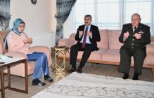 Vali Yılmaz, Şehit Fatih Gökşen’in ailesini ziyaret etti