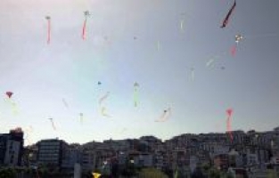 Eyüpsultan Uçurtma Şenliğinde 4 bin uçurtma havalandı