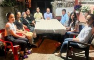 Jandarma Komutanı ve eşi, şehit ailesinin evinde iftar yaptı