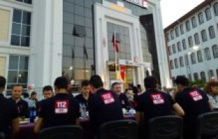 Vali Yılmaz, oruçlarını görevleri başında açan 112 personelinin iftar sofrasına misafir oldu