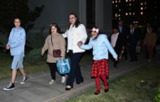 Vali Yılmaz ve ailesi, Down Sendromlu çocuklarla konutta iftarda buluştu