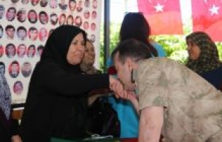 Anneler Gününde şehit anneleri ve eşleri ile anlamlı buluşma