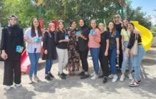 OKÜ'lü gençler, köy okulunu rengarenk boyadı