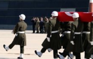 Pençe-Kilit Operasyonu’nda şehit olan askerlerimiz için Çukurca’da tören düzenlendi