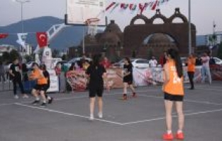 Sokak Basketbol Turnuvası Başkan Kadir Kara’nın atışıyla başladı