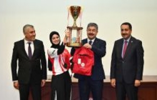 Vali Yılmaz şampiyon sporcuları ödüllendirdi