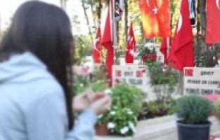 Kamuya 374 şehit yakını, gazi ve gazi yakını atanacak