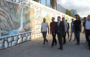 Atletizm pisti duvarları resimlerle süslendi