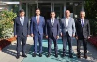 Bahçe'ye halı saha, Ellek'e yüzme havuzu yapılacak