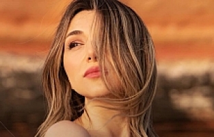 İlhan Şeşen klasiği “Sarılınca Sana”Ya hemşiresi Funda Bozkurt’tan yeni yorum