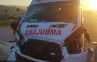 Osmaniye'de ambulans kaza yaptı