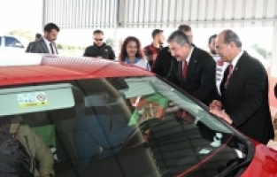 Vali ve milletvekilleri, sürücülere Osmaniye Fıstığı dağıttı