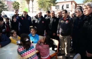 Enerji Bakanı Fatih Dönmez, Osmaniye'de depremzedelerle bir araya geldi