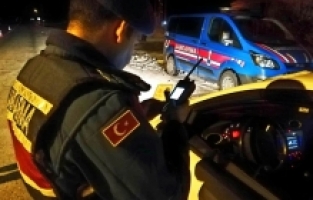 Hırsızlık şüphesi 4 kişi yakalandı