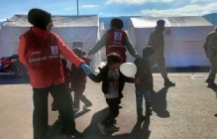 Kızılay, kalplere dokunuyor, yaraları sarıyor