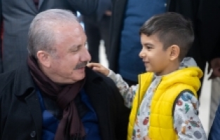 TBMM Başkanı Şentop Osmaniye'de depremzedeleri ziyaret etti