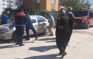 Araçta mahsur kalan çocuğu itfaiye kurtardı