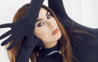 Defne Samyeli’den yeni şarkı ‘Kimse Sen Değil Ki’