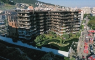 İzmir'de sitede çıkan yangın kontrol altına alındı