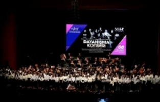 Mersin'deki dayanışma konserinin geliri depremzedelere bağışlandı