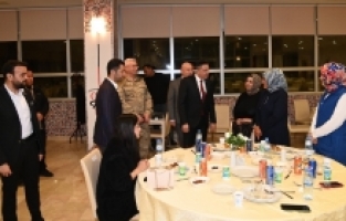 OKÜ'de depremde hayatını kaybeden öğrencilerin yakınlarına iftar verildi