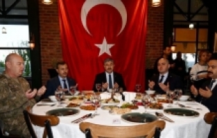 Valilikten şehit yakınları ve gaziler onuruna iftar