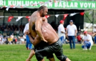 24. Kumluca Yağlı Güreşleri'nde İsmail Balaban başpehlivan oldu