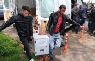 Adana'da 197 besiciye buzdolabı ve güneş enerjisi paneli dağıtıldı