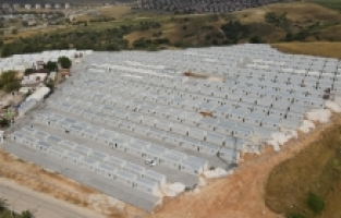 Adana'da depremzedeler için kurulan konteyner kentte yaşam başladı