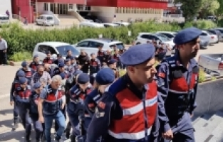 Adana'da ehliyet sınavında usulsüzlük yapanlara yönelik operasyonda 16 gözaltı