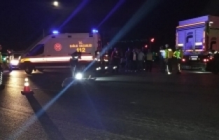 Adana'da tıra çarpan motosikletin sürücüsü hayatını kaybetti
