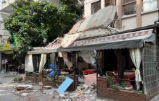 Antalya'da apartman dairesinin balkonu çöktü, 1 kişi hafif yaralandı