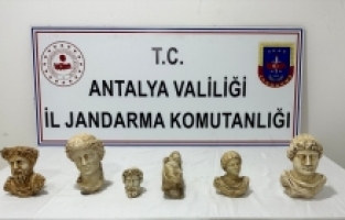 Antalya'da tarihi eser kaçakçılığı yaptıkları iddiasıyla 4 şüpheli yakalandı
