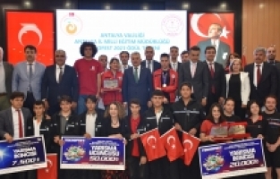 Antalya'da TEKNOFEST'te dereceye giren öğrenciler ödüllendirildi