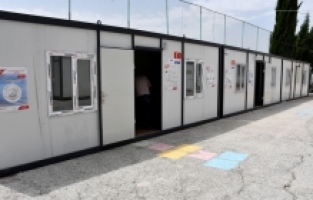 Depremlerden etkilenen Hatay'da seçim için sandıklar kurulmaya başlandı