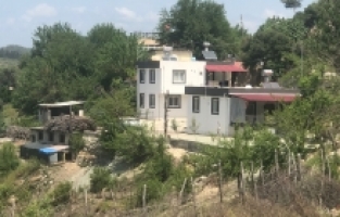 Devlet tarafından yapılan evlerde yaşamlarını sürdürüyorlar