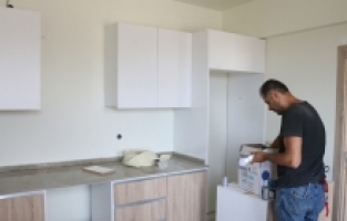 Hatay Altınözü'nde depremzedeler için köy tipi afet evlerinin yapımı sürüyor