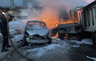 Hatay'da çekici ile çarpışan kamyon 11 araca çarparak durabildi