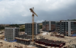 Hatay'da depremzedeler için yapılan kalıcı konutların 4 blokunun kaba inşaatı bitti