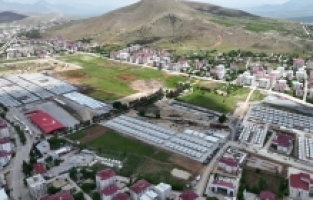 Kahramanmaraş'ta konteynerlerin üstü çatıyla kaplanıyor