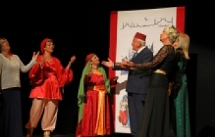 “Kuyruklu Yıldız Altında Bir İzdivaç“ tiyatro oyunu sahnelendi